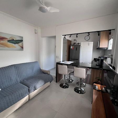 Canto Forte- Suite C/Varanda - Ate 5 Hospedes- Garagem - Wi Fi E 200 Metros Da Praia, 50 Metros Da Av Gastronomica Da Pg Praia Grande  Extérieur photo