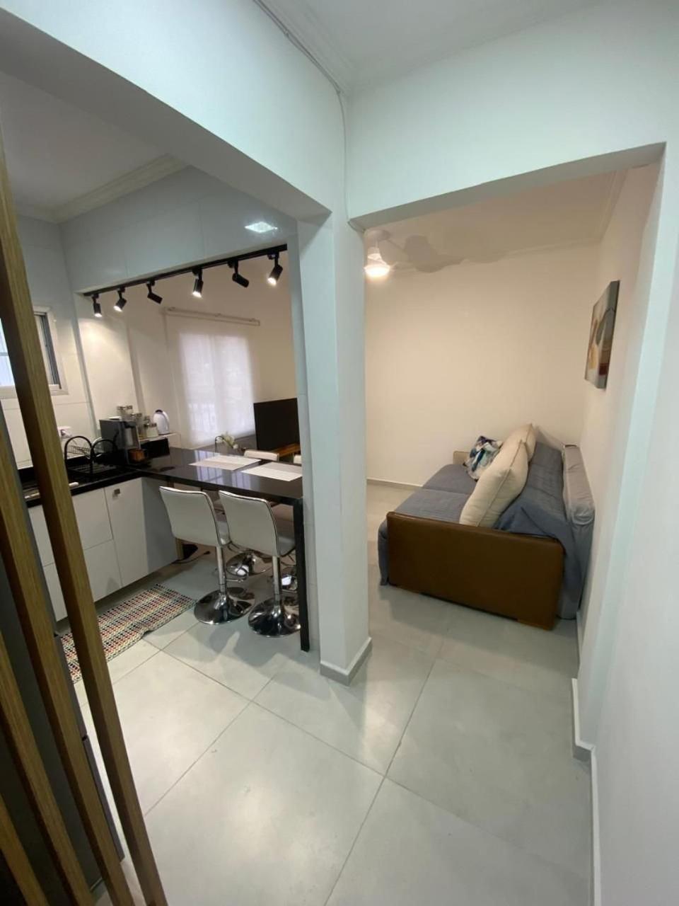 Canto Forte- Suite C/Varanda - Ate 5 Hospedes- Garagem - Wi Fi E 200 Metros Da Praia, 50 Metros Da Av Gastronomica Da Pg Praia Grande  Extérieur photo