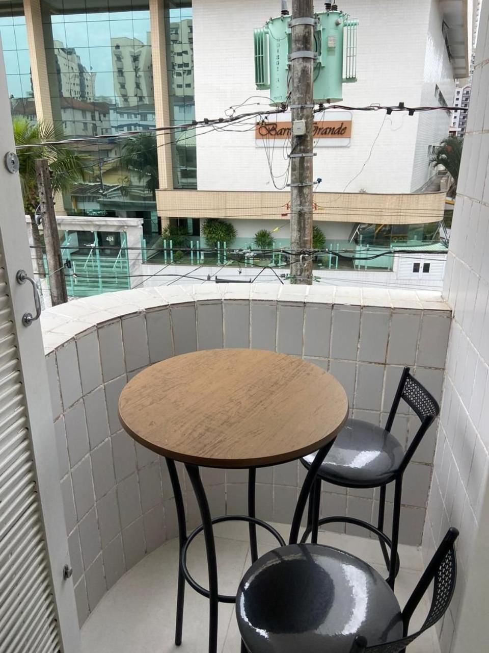 Canto Forte- Suite C/Varanda - Ate 5 Hospedes- Garagem - Wi Fi E 200 Metros Da Praia, 50 Metros Da Av Gastronomica Da Pg Praia Grande  Extérieur photo