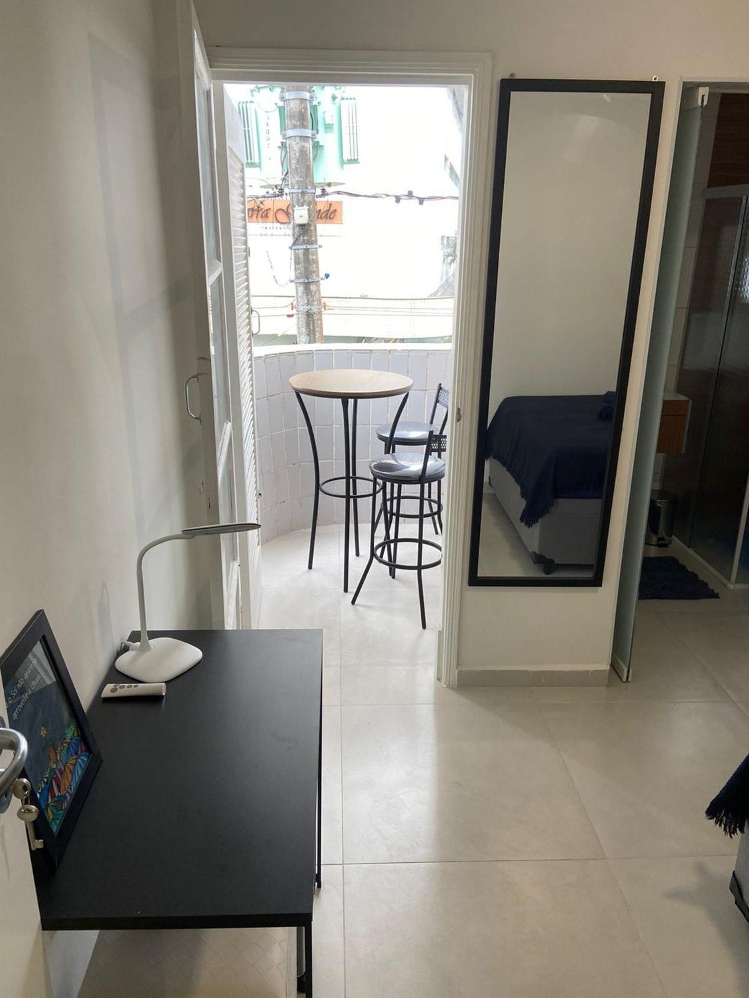 Canto Forte- Suite C/Varanda - Ate 5 Hospedes- Garagem - Wi Fi E 200 Metros Da Praia, 50 Metros Da Av Gastronomica Da Pg Praia Grande  Extérieur photo